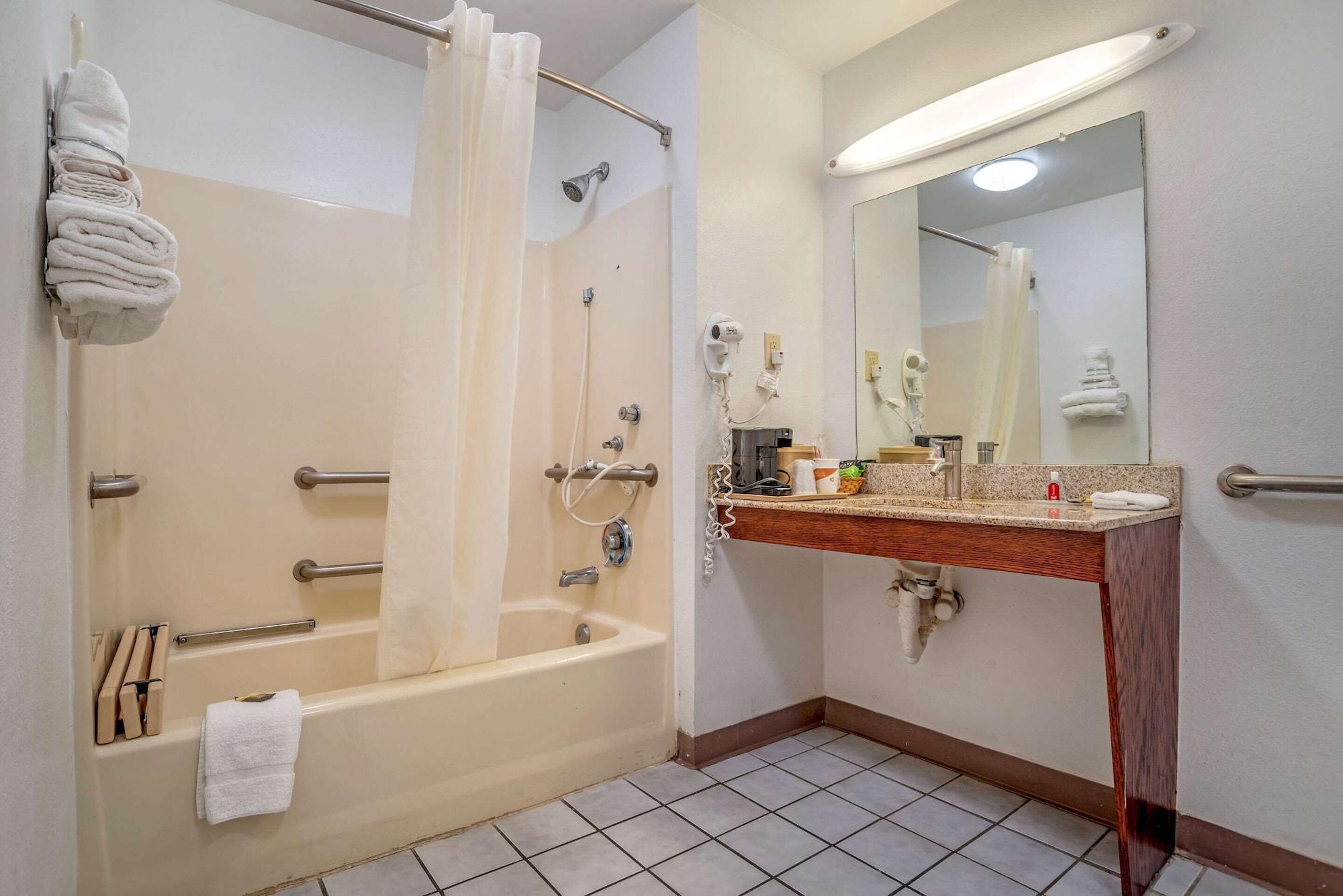 טופלו Econo Lodge מראה חיצוני תמונה