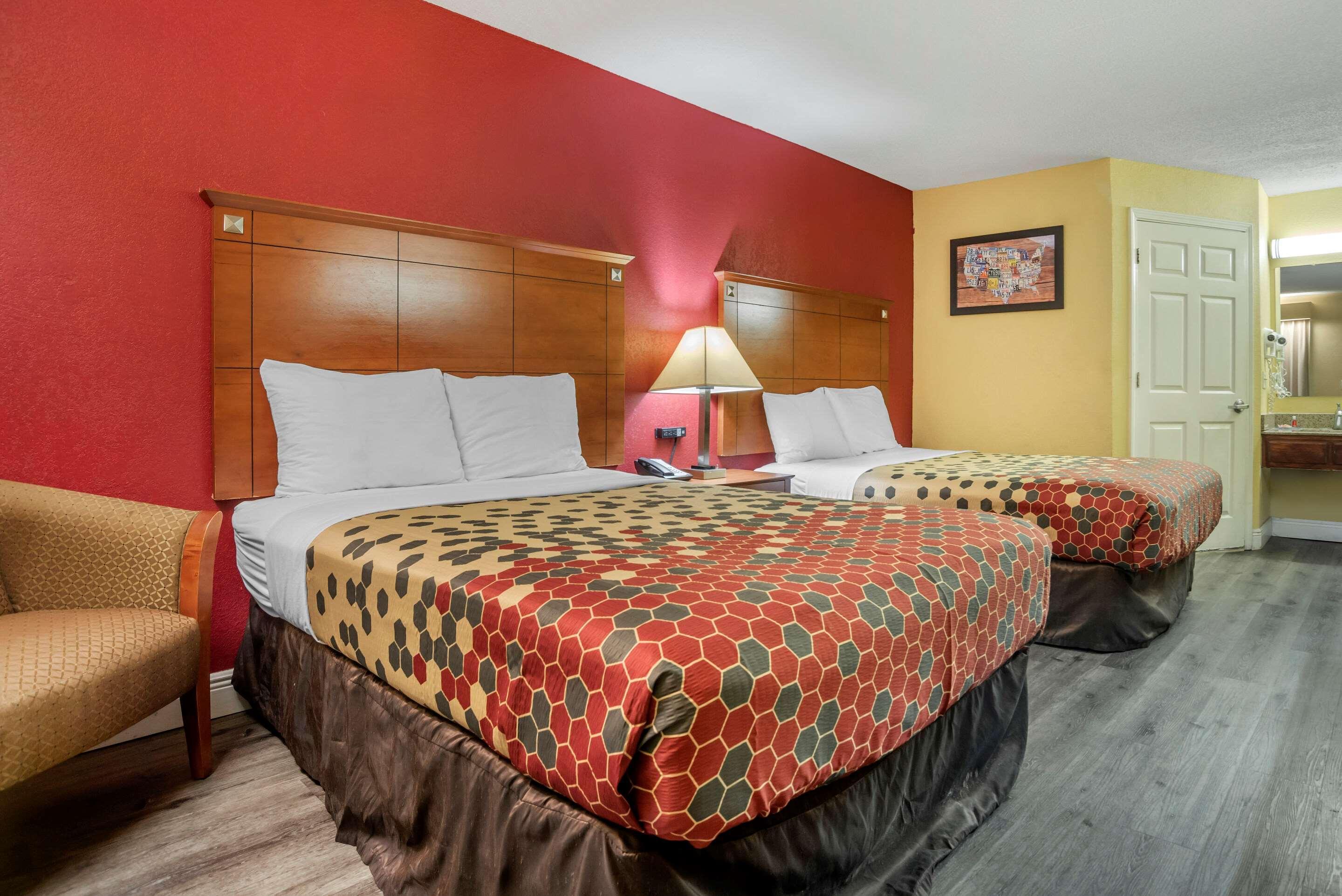 טופלו Econo Lodge מראה חיצוני תמונה