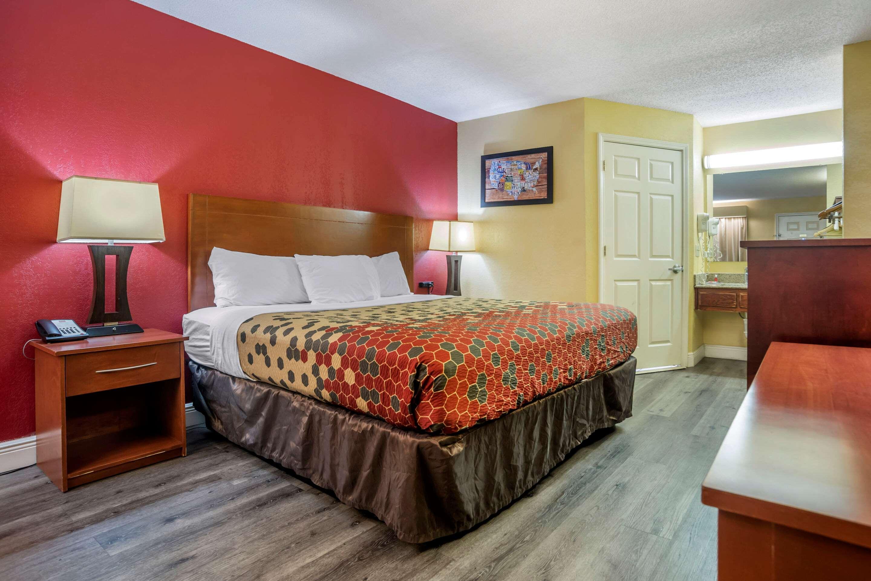 טופלו Econo Lodge מראה חיצוני תמונה