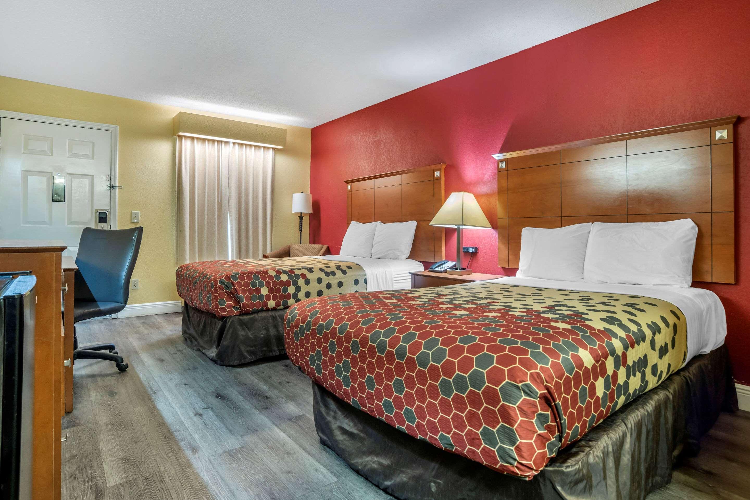 טופלו Econo Lodge מראה חיצוני תמונה