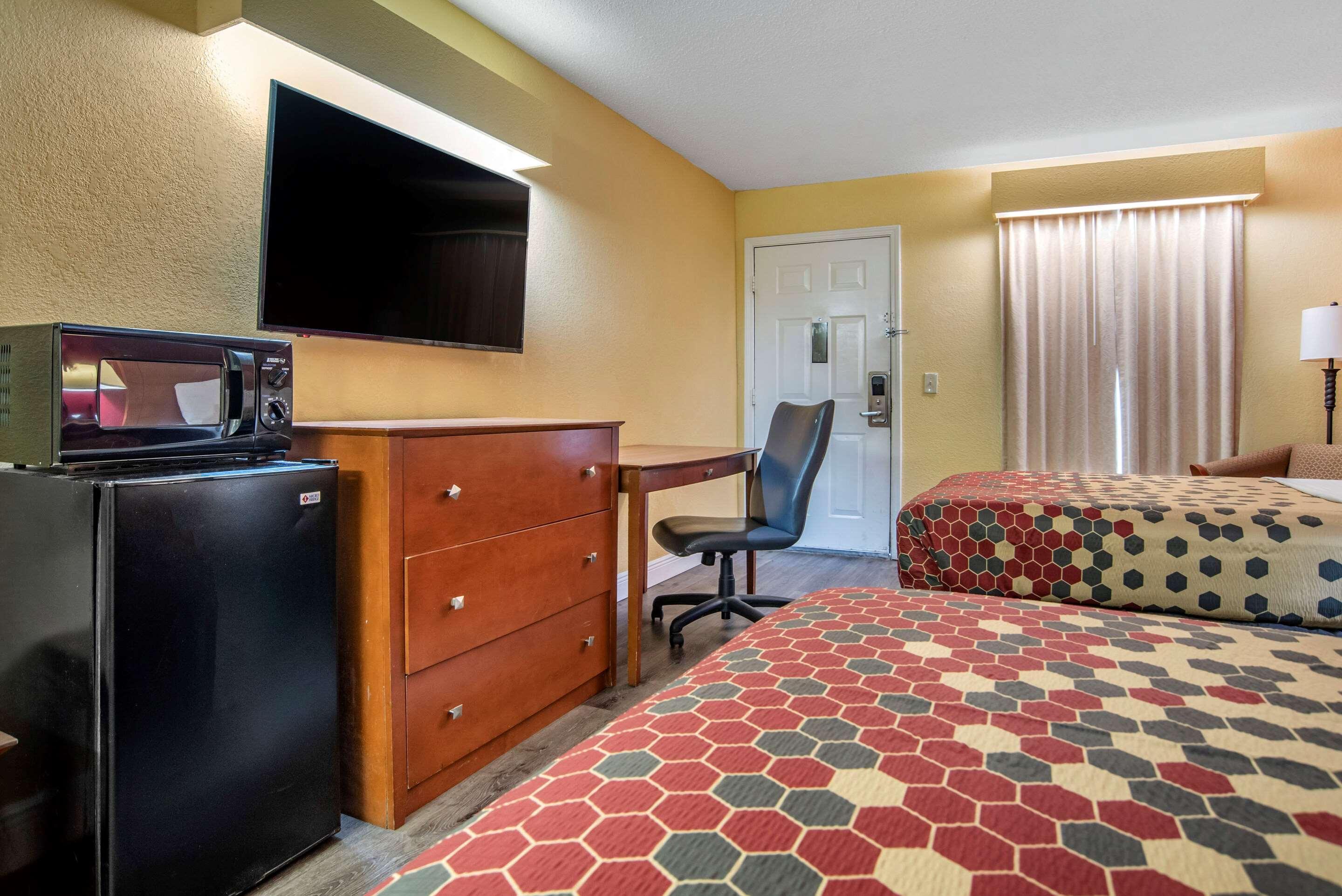 טופלו Econo Lodge מראה חיצוני תמונה