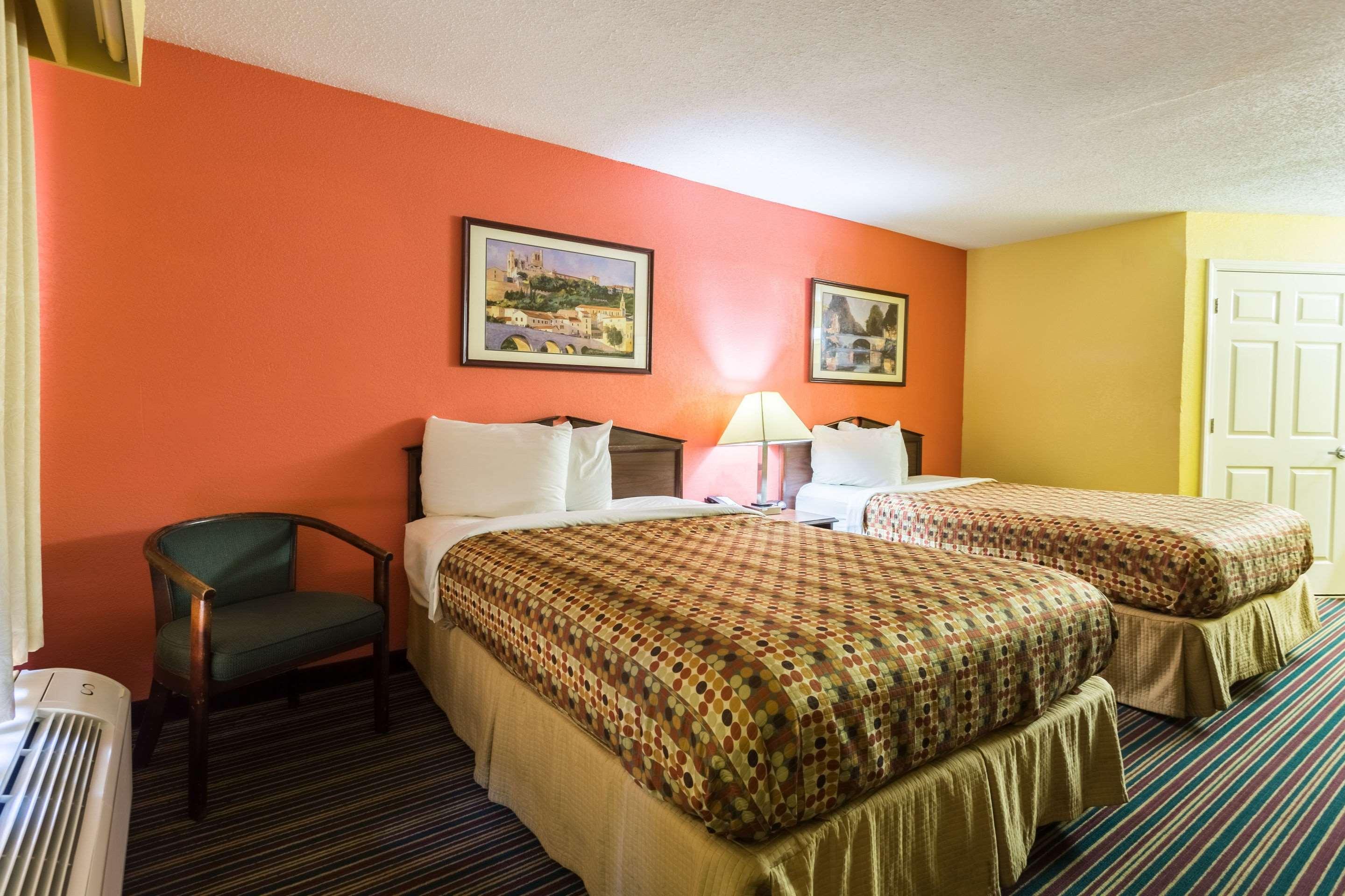 טופלו Econo Lodge מראה חיצוני תמונה