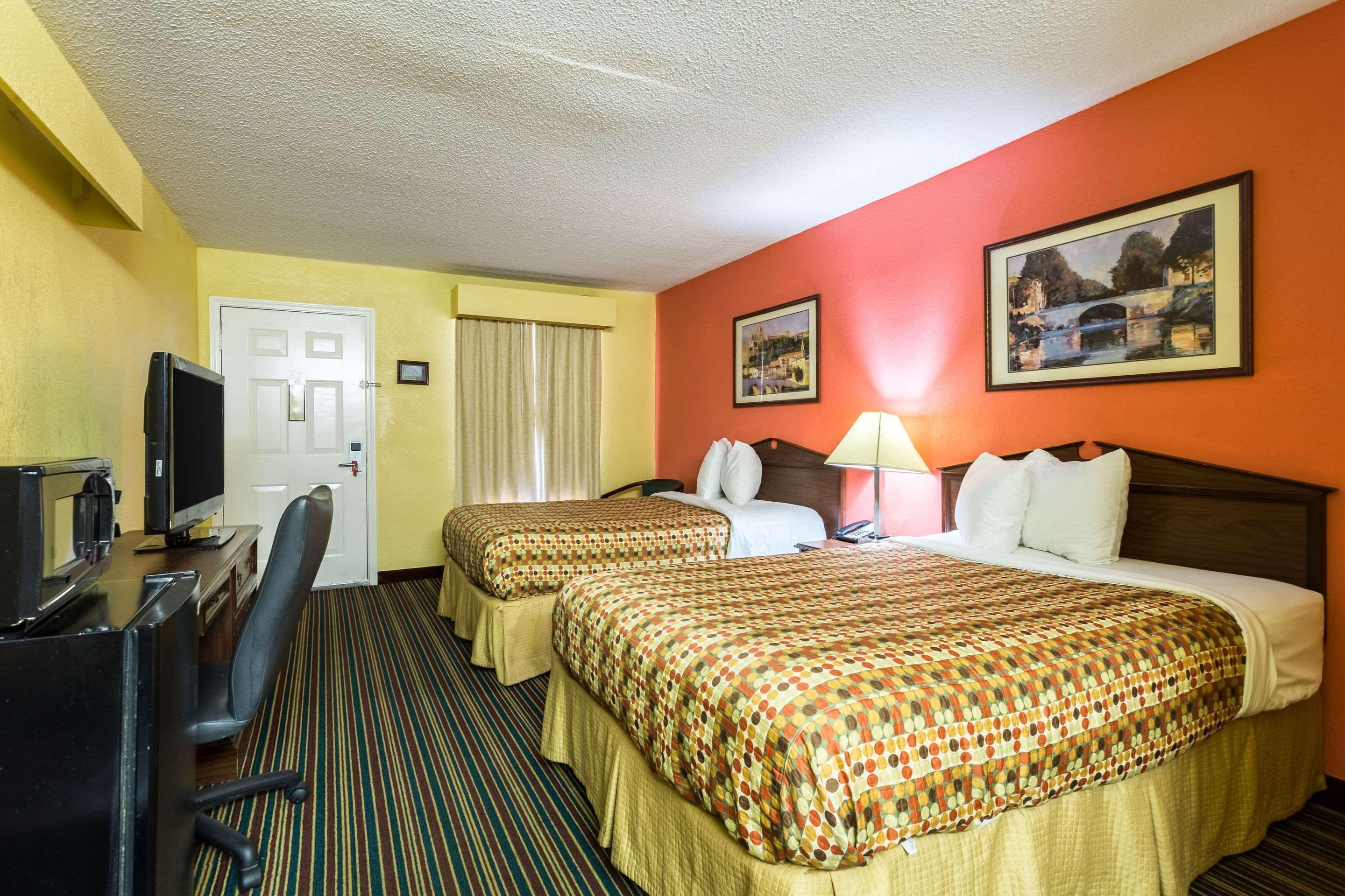 טופלו Econo Lodge מראה חיצוני תמונה