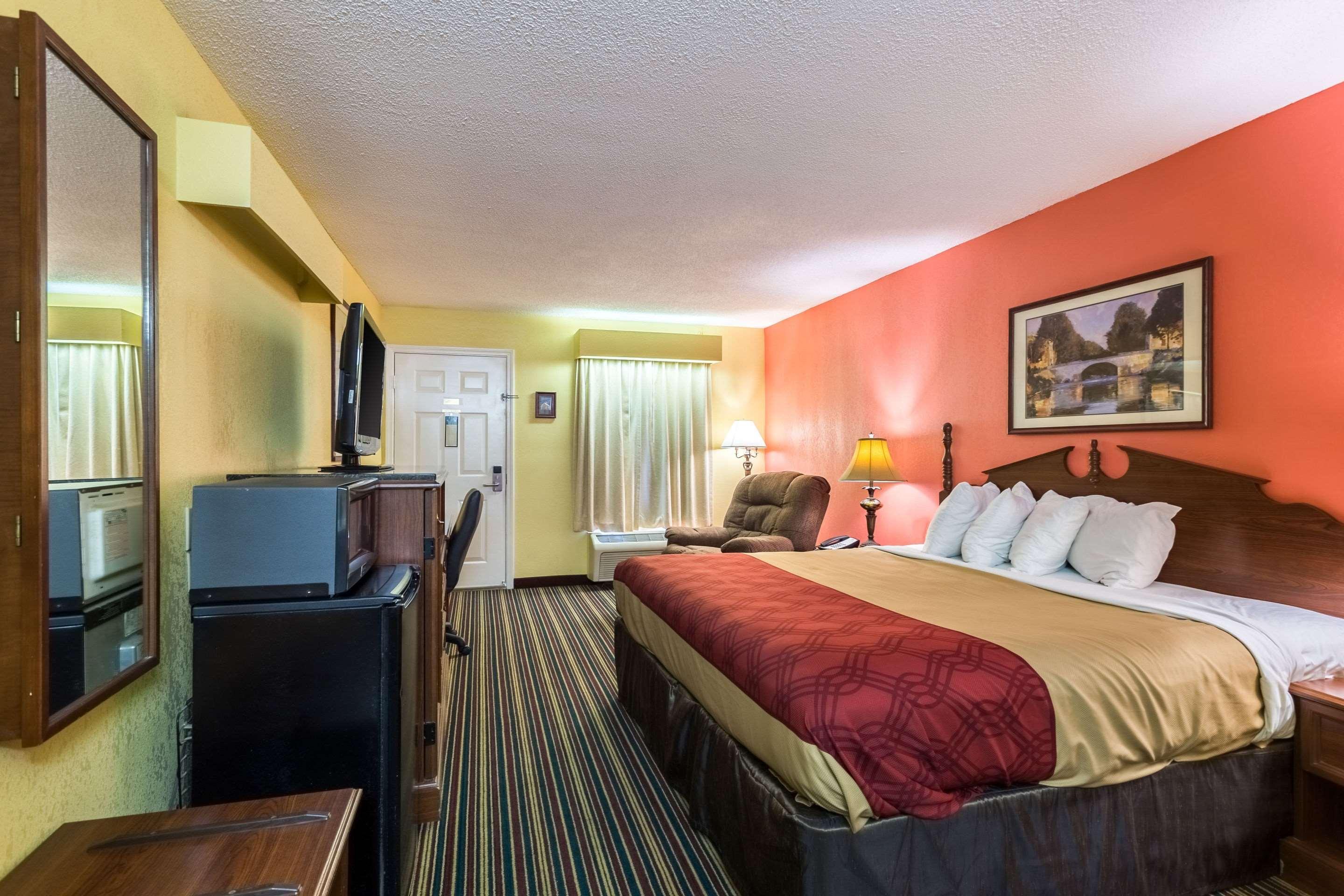 טופלו Econo Lodge מראה חיצוני תמונה