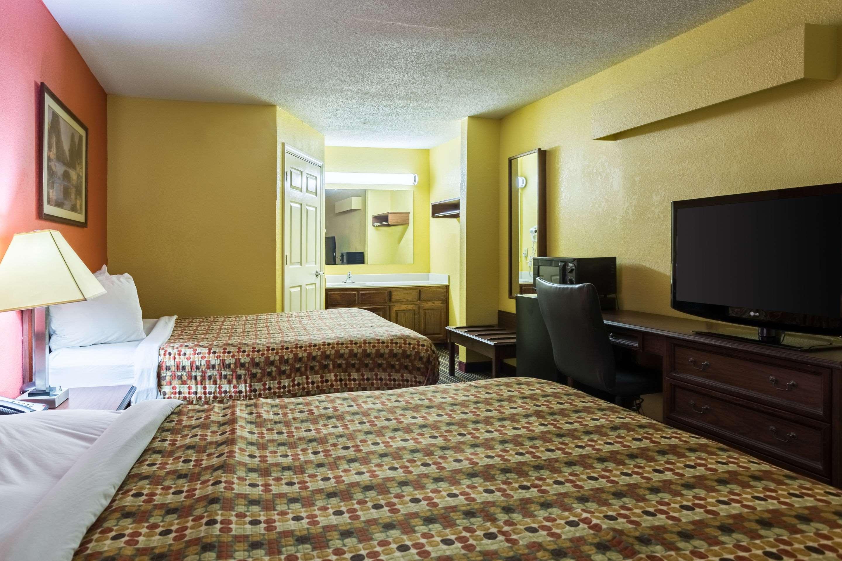 טופלו Econo Lodge מראה חיצוני תמונה
